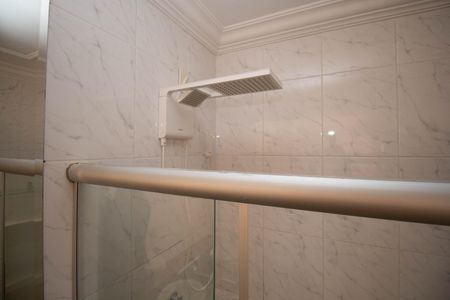 Casa de condomínio para alugar com 360m², 5 quartos e 2 vagas Casa de condomínio para alugar com 360m², 5 quartos e 2 vagasBanheiro da Suíte