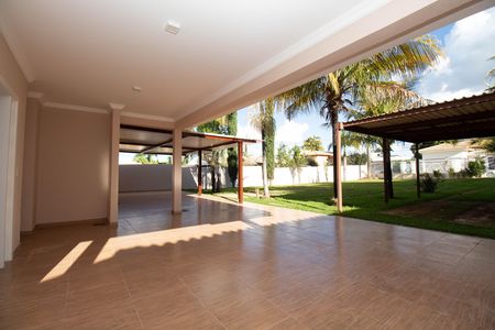 Casa de condomínio para alugar com 360m², 5 quartos e 2 vagas Casa de condomínio para alugar com 360m², 5 quartos e 2 vagasVaranda