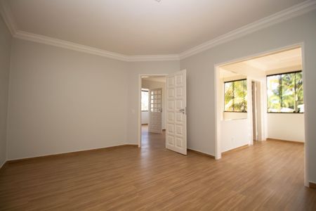 Casa de condomínio para alugar com 360m², 5 quartos e 2 vagas Casa de condomínio para alugar com 360m², 5 quartos e 2 vagasSuíte
