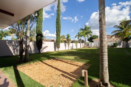 Casa de condomínio para alugar com 360m², 5 quartos e 2 vagas Casa de condomínio para alugar com 360m², 5 quartos e 2 vagasQuintal