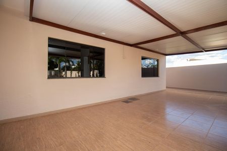 Casa de condomínio para alugar com 360m², 5 quartos e 2 vagas Casa de condomínio para alugar com 360m², 5 quartos e 2 vagasVaranda