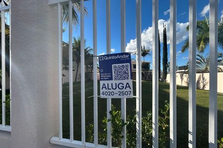 Casa de condomínio para alugar com 360m², 5 quartos e 2 vagas Casa de condomínio para alugar com 360m², 5 quartos e 2 vagasPlaca