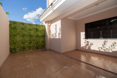 Casa de condomínio para alugar com 360m², 5 quartos e 2 vagas Casa de condomínio para alugar com 360m², 5 quartos e 2 vagasVaranda