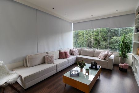 Casa à venda com 697m², 4 quartos e 5 vagasSala de TV