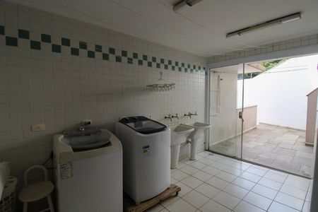 Casa à venda com 697m², 4 quartos e 5 vagasÁrea de Serviço