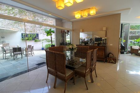 Casa à venda com 697m², 4 quartos e 5 vagasSala de Jantar
