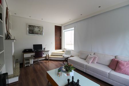 Casa à venda com 697m², 4 quartos e 5 vagasSala de TV