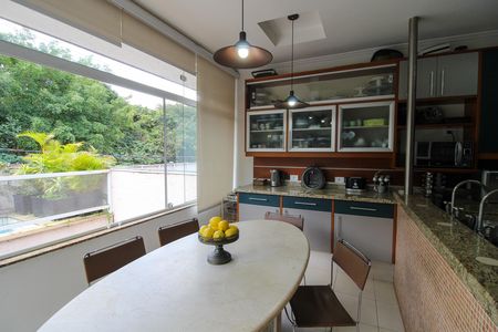 Casa à venda com 697m², 4 quartos e 5 vagasCozinha