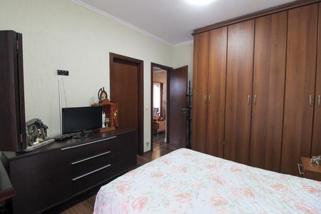 Casa à venda com 697m², 4 quartos e 5 vagasQuarto 2