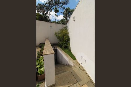 Casa à venda com 697m², 4 quartos e 5 vagasEntrada de Serviço