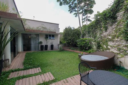 Casa à venda com 697m², 4 quartos e 5 vagasQuintal