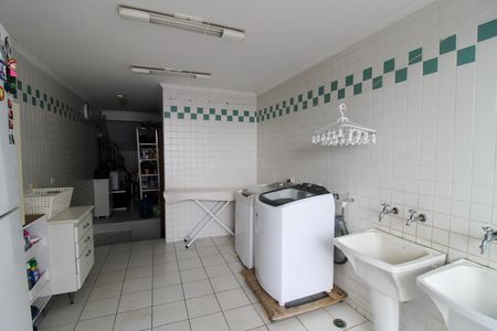 Área de Serviço de casa à venda com 4 quartos, 697m² em Parque dos Principes, São Paulo