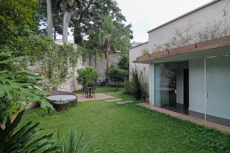 Casa à venda com 697m², 4 quartos e 5 vagasQuintal