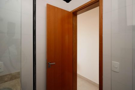 Banheiro  de apartamento para alugar com 1 quarto, 28m² em Vila Gustavo, São Paulo
