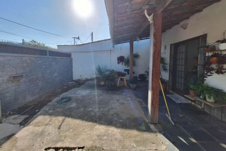Casa à venda com 97m², 2 quartos e 2 vagasQuintal