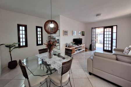 Sala de casa à venda com 2 quartos, 97m² em Itaipu, Niterói