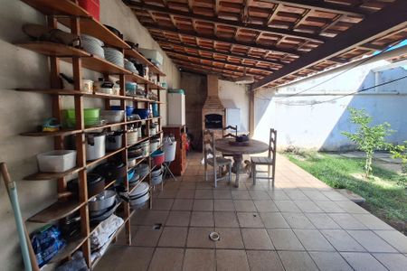 Casa à venda com 97m², 2 quartos e 2 vagasQuintal