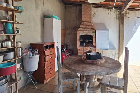 Casa à venda com 97m², 2 quartos e 2 vagasQuintal