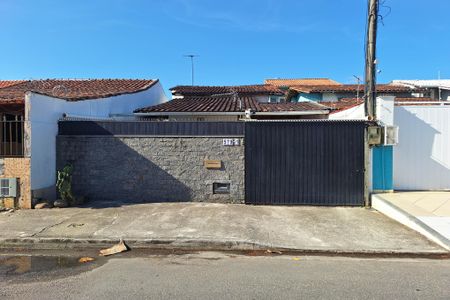 Casa à venda com 97m², 2 quartos e 2 vagasFachada
