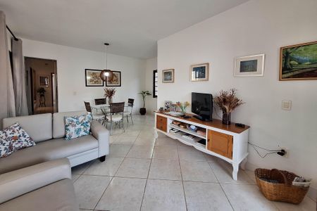 Casa à venda com 97m², 2 quartos e 2 vagasSala