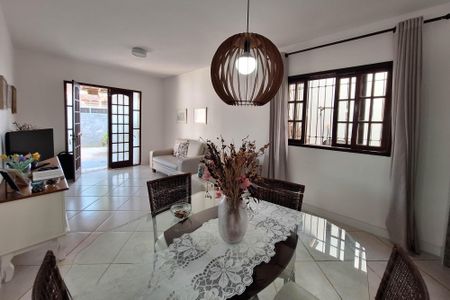 Casa à venda com 97m², 2 quartos e 2 vagasSala