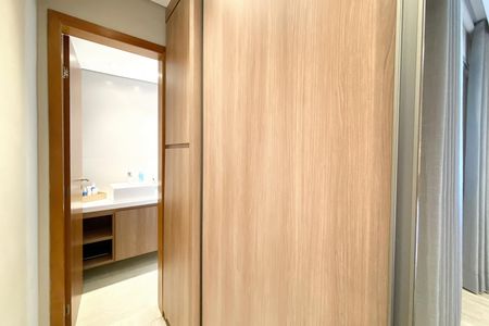 Apartamento à venda com 150m², 4 quartos e 4 vagas Apartamento à venda com 150m², 4 quartos e 4 vagasCloset da suíte