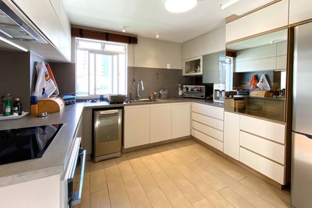 Apartamento à venda com 150m², 4 quartos e 4 vagas Apartamento à venda com 150m², 4 quartos e 4 vagasCozinha
