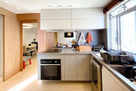 Apartamento à venda com 150m², 4 quartos e 4 vagas Apartamento à venda com 150m², 4 quartos e 4 vagasCozinha