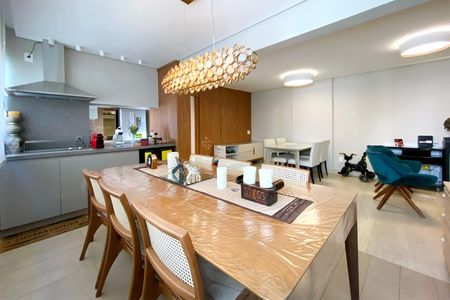 Apartamento à venda com 150m², 4 quartos e 4 vagas Apartamento à venda com 150m², 4 quartos e 4 vagasVaranda Gourmet