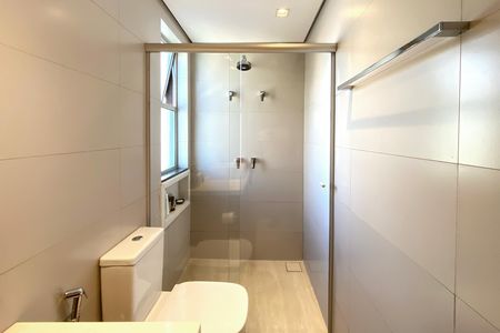 Apartamento à venda com 150m², 4 quartos e 4 vagas Apartamento à venda com 150m², 4 quartos e 4 vagasBanheiro da Suíte