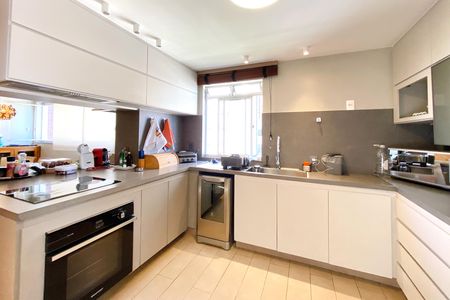 Apartamento à venda com 150m², 4 quartos e 4 vagas Apartamento à venda com 150m², 4 quartos e 4 vagasCozinha
