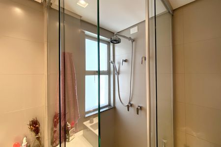 Apartamento à venda com 150m², 4 quartos e 4 vagas Apartamento à venda com 150m², 4 quartos e 4 vagasBanheiro