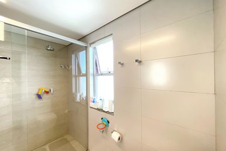 Apartamento à venda com 150m², 4 quartos e 4 vagas Apartamento à venda com 150m², 4 quartos e 4 vagasBanheiro da Suíte 2