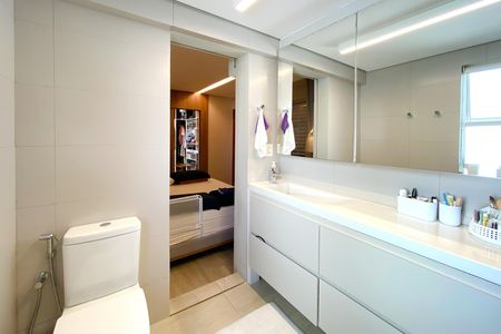 Apartamento à venda com 150m², 4 quartos e 4 vagas Apartamento à venda com 150m², 4 quartos e 4 vagasBanheiro da Suíte 2