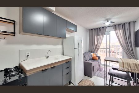 Sala/Cozinha/Área de serviço  de apartamento para alugar com 1 quarto, 27m² em Várzea da Barra Funda, São Paulo