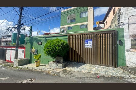 Casa para alugar com 120m², 2 quartos e 2 vagas Casa para alugar com 120m², 2 quartos e 2 vagasFachada