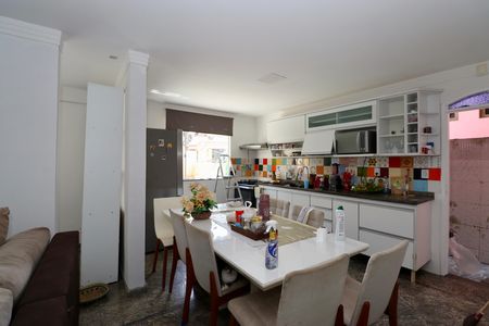 Casa para alugar com 120m², 2 quartos e 2 vagas Casa para alugar com 120m², 2 quartos e 2 vagasSala