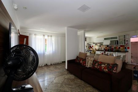 Sala de casa para alugar com 2 quartos, 120m² em Jardim Placaford, Salvador