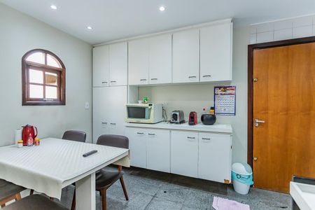 Casa para alugar com 500m², 10 quartos e 15 vagas Casa para alugar com 500m², 10 quartos e 15 vagasCopa e cozinha