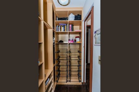 Casa para alugar com 500m², 10 quartos e 15 vagas Casa para alugar com 500m², 10 quartos e 15 vagasCloset Suite 1