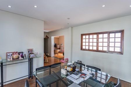 Casa para alugar com 500m², 10 quartos e 15 vagas Casa para alugar com 500m², 10 quartos e 15 vagasSala jantar