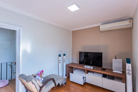 Sala tv de casa para alugar com 10 quartos, 500m² em Vila Pereira Barreto, São Paulo