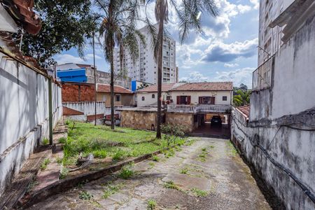 Casa para alugar com 500m², 10 quartos e 15 vagas Casa para alugar com 500m², 10 quartos e 15 vagasQuintal