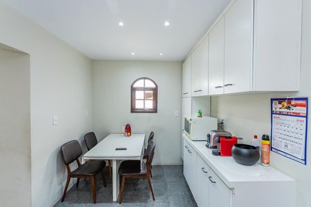 Casa para alugar com 500m², 10 quartos e 15 vagas Casa para alugar com 500m², 10 quartos e 15 vagasCopa e cozinha