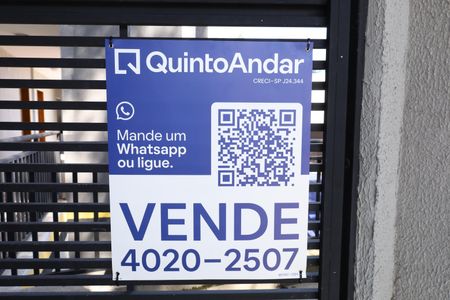 Apartamento à venda com 34m², 2 quartos e sem vagaPlaca instalada no portão do prédio - Código da placa: WYNY-1094