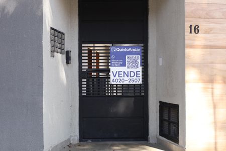 Apartamento à venda com 34m², 2 quartos e sem vagaPlaca instalada no portão do prédio - Código da placa: WYNY-1094