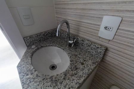 Banheiro de apartamento à venda com 2 quartos, 36m² em Vila Carrão, São Paulo