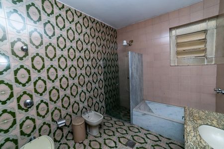 Apartamento à venda com 140m², 2 quartos e 1 vaga Apartamento à venda com 140m², 2 quartos e 1 vagaBanheiro Social