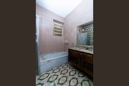 Apartamento à venda com 140m², 2 quartos e 1 vaga Apartamento à venda com 140m², 2 quartos e 1 vagaBanheiro Social