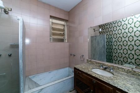 Apartamento à venda com 140m², 2 quartos e 1 vaga Apartamento à venda com 140m², 2 quartos e 1 vagaBanheiro Social